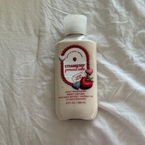 Bath & Body Works Sweet Berry Delight Body Lotion in Cream